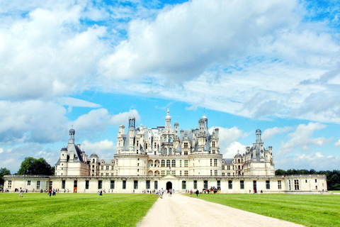 From Paris: Castle of Chambord & Lavender fields Day Trip