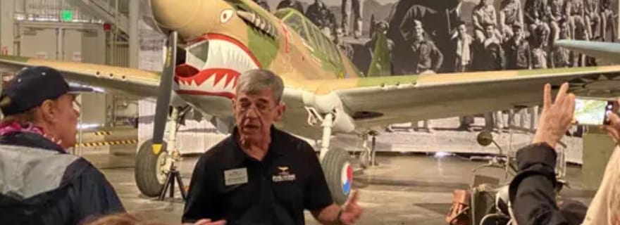 Oahu : entrée au musée de l'aviation de Pearl Harbor et visite du hangar