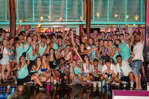 Ao Nang: Bar Crawl met gids, shotjes en een T-shirt