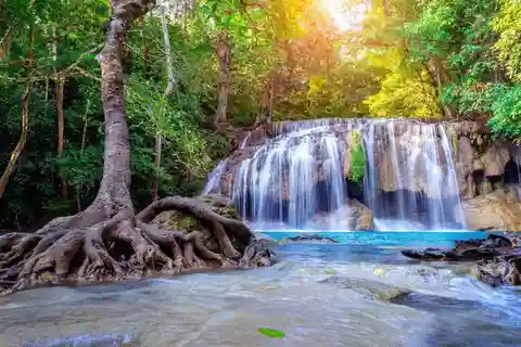 Kanchanaburi : Ponte privato sul fiume Kwai e cascata di Erawan