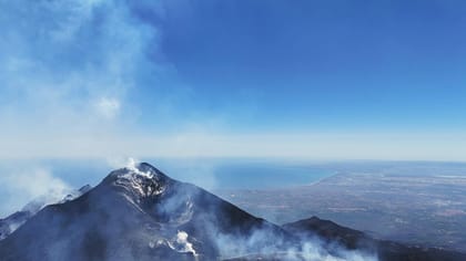 Mount Etna: Central Crater (3340mt.) with cable car and jeep