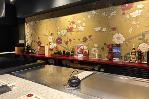 Osaka: Kobe-biff Teppanyaki-upplevelse med guideOsaka: Kobe Beef Teppanyaki-upplevelse med guide