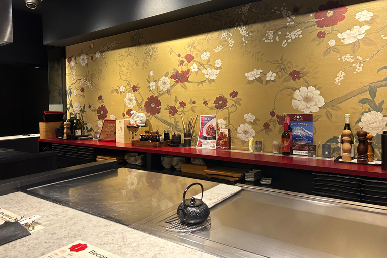 Osaka: Kobe-biff Teppanyaki-upplevelse med guideOsaka: Kobe Beef Teppanyaki-upplevelse med guide