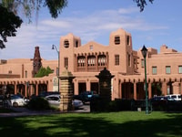 Walking Tour of Santa Fe's Most Beautiful and Historic Sites - Housity