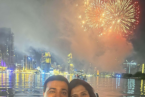 胡志明市：2026年除夕烟花快艇之旅团体游：除夕烟花快艇巡游