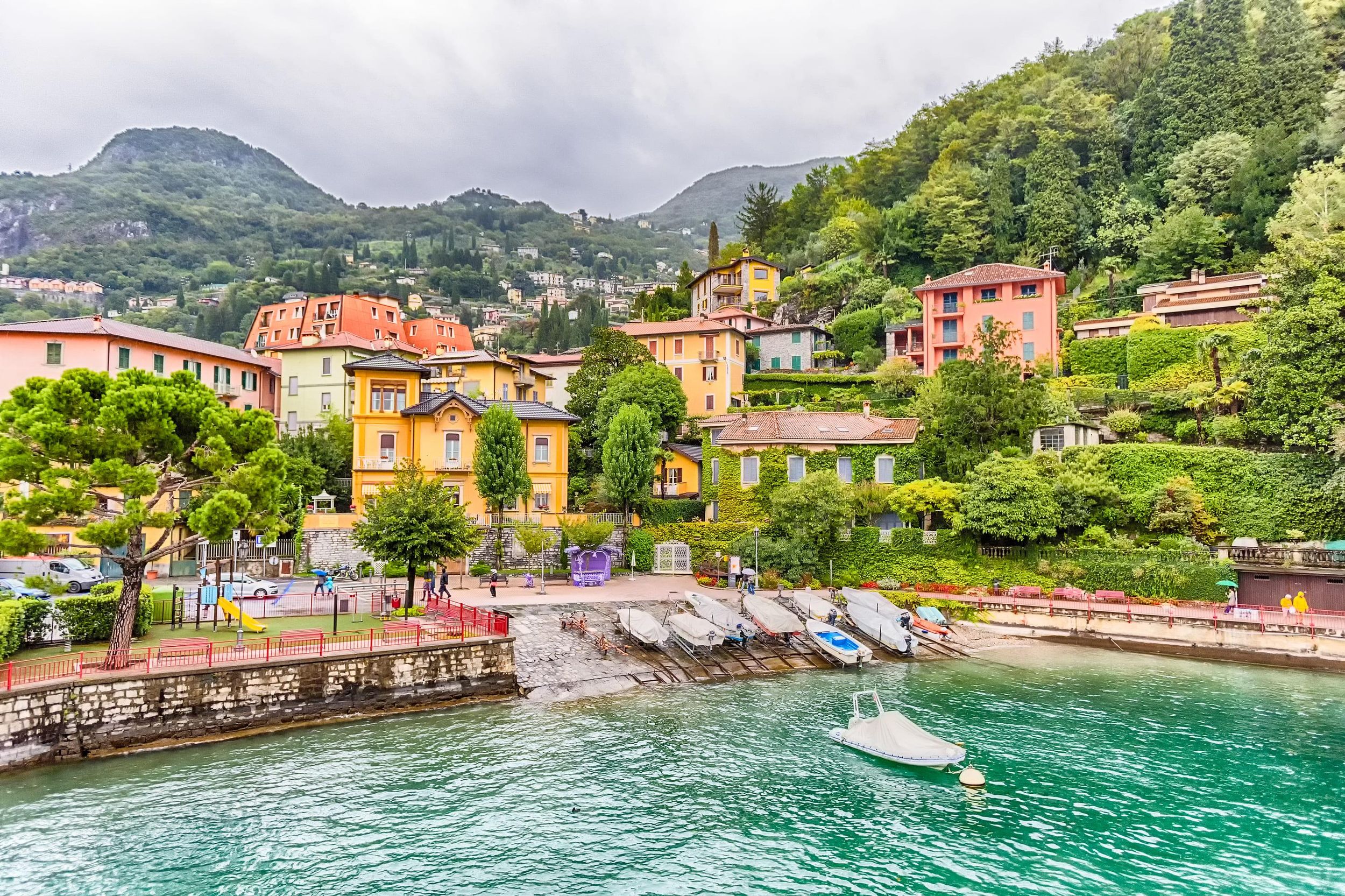 Varenna, Bellagio & Lugano: Privatboot ab Mailand