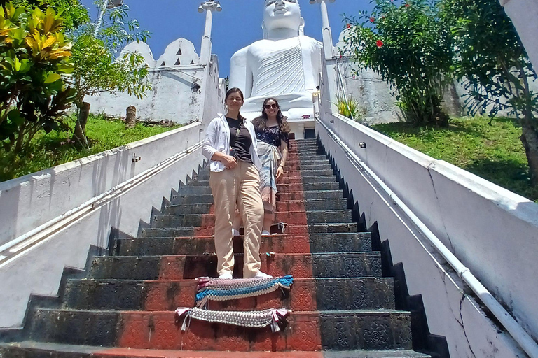 Kandy: Private Tuk Tuk City Tour with Local Guide