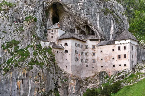 Grotte di Postumia e Castello di Predjama: Tour da Trieste