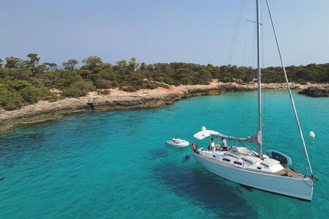 Cala Galdana - Full-day sailing trip (8 hours) Full-day sailing trip through the coves of southern Menorca (max. 4 people)