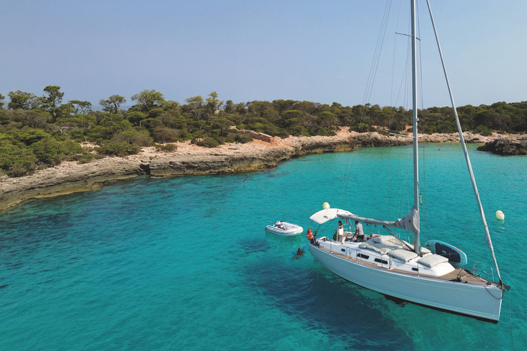 Cala Galdana - Full-day sailing trip (8 hours) Full-day sailing trip through the coves of southern Menorca (max. 4 people)