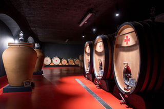 Commanderie de Peyrassol: Guided tour of the wine cellars