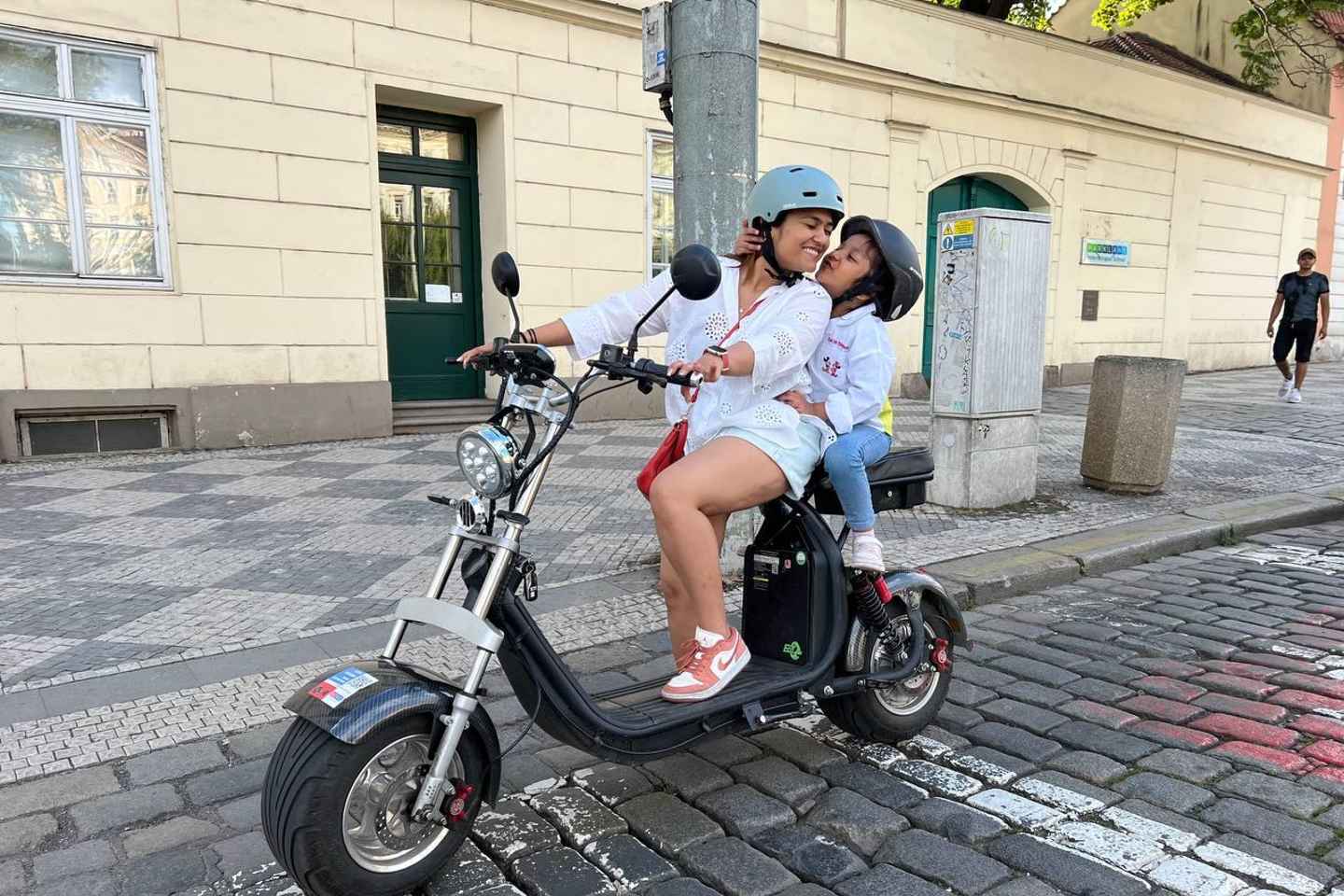 Prague: VIP Private 3 hours E-scooter tour with guide