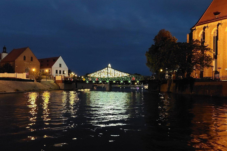 Wroclaw: Sunset Catamaran Cruise with Drink and Music