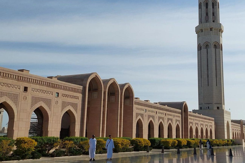 Muscat: City Tour with local guide and Pickup & drop off