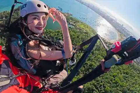 Danang: Tandem Paragliding Experience on Son Tra Peninsula