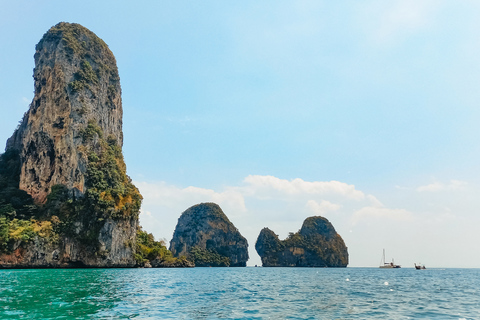 Krabi: Passeio ao pôr do sol nas 7 ilhas com jantar com churrasco e mergulho com snorkelPonto de encontro na praia de Railay