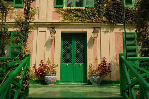 Van Gogh & Monet Villages: Full-Day Tour from Paris