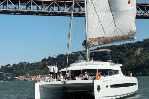Tour en bateau en catamaran à Lisbonne - Voilier de luxeExcursion en bateau à Lisbonne - Voilier de luxe