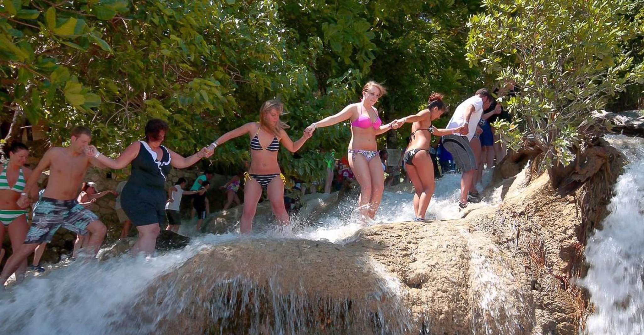 牙买加 Dunn's River Falls, 9 Mile and Oppi Lagoon Tour 牙买加, Dunn's River Falls, 9 Mile 和 选择性环礁游 - Hizvo