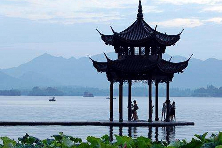 Excursión privada de un día a Hangzhou desde Shanghai en tren bala