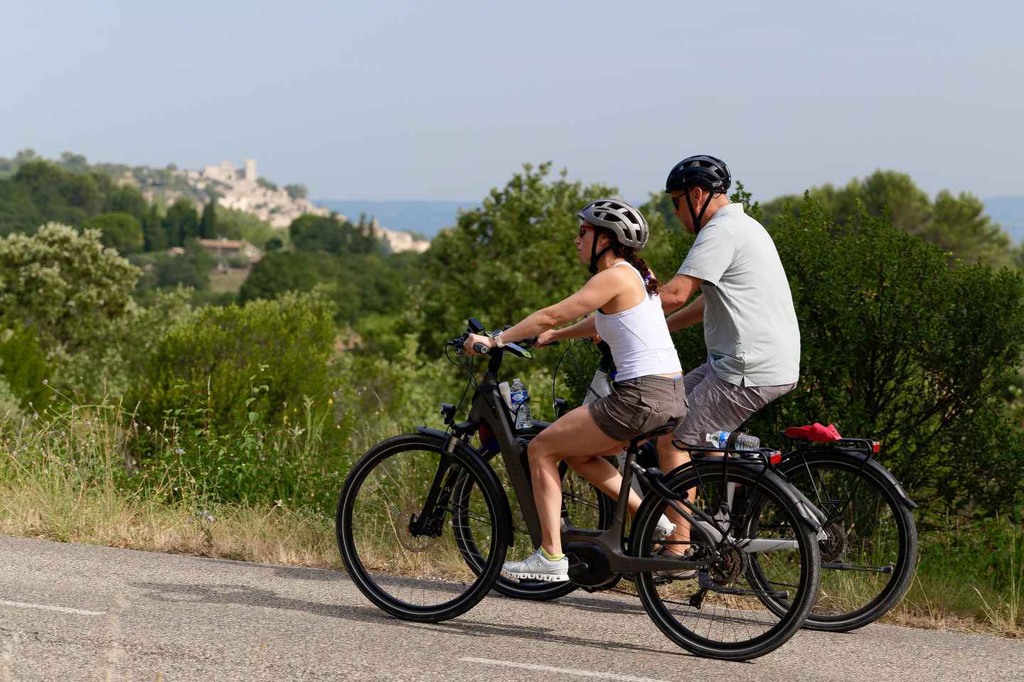 From Avignon: Full-Day E-Bike Tour in the Luberon Region