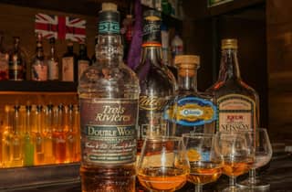 Entdecke globale Rum-Aromen in einem französischen Keller – Nizza