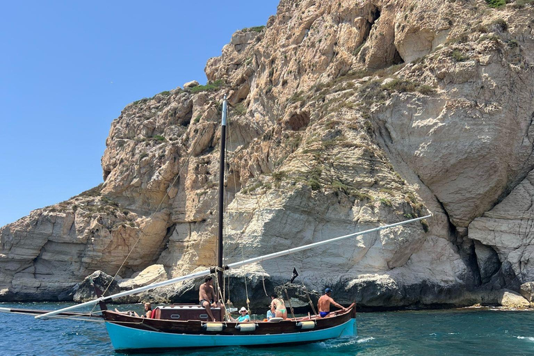 Cagliari: Teufelssattel-Kreuzfahrt mit Schnorcheln und AperitifCagliari: Devil&#039;s Saddle Cruise mit Schnorcheln und Aperitif