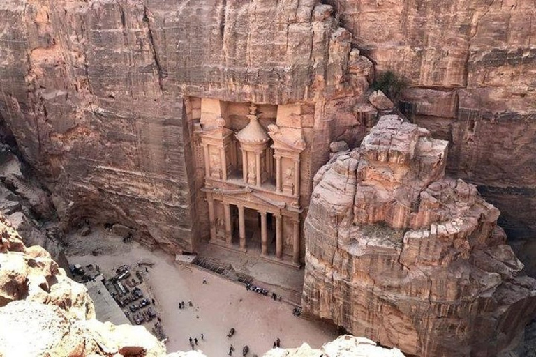 Amman naar Petra dagexcursieAmman naar Petra Volledige dagtocht per (minibus tot 7 personen)