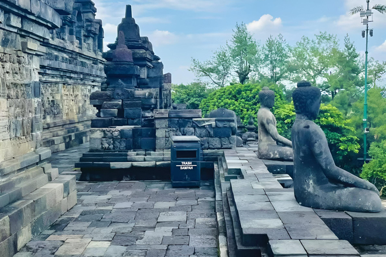 Yogyakarta: Instagrammable Cafes with Temple & Volcano View