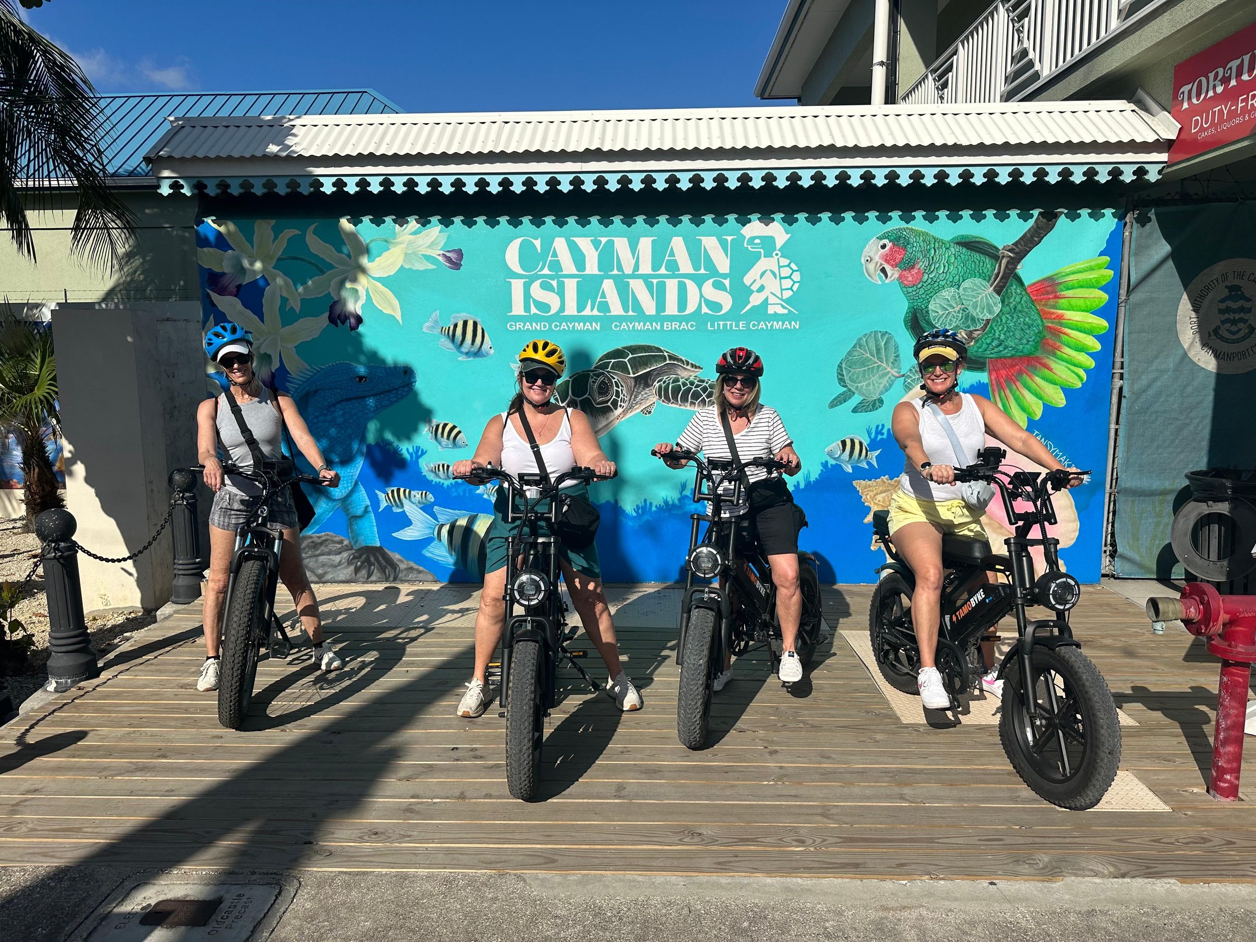 Cayman Islands: Scooter- und E-Bike-Verleih an der Küste