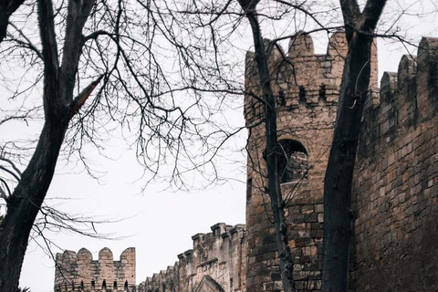 Baku: tour a piedi della città vecchia con musica dal vivo