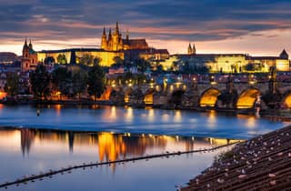 Wien: Prag Tagestour mit Hotelabholung und -rücktransport