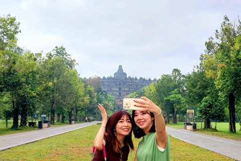 Yogyakarta: Batik Workshop & Borobudur Sunset PRIVATE - All Inclusive