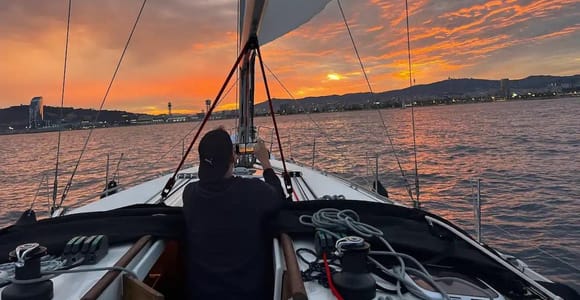 Barcelona: Sailing Tour with a Glass of Cava