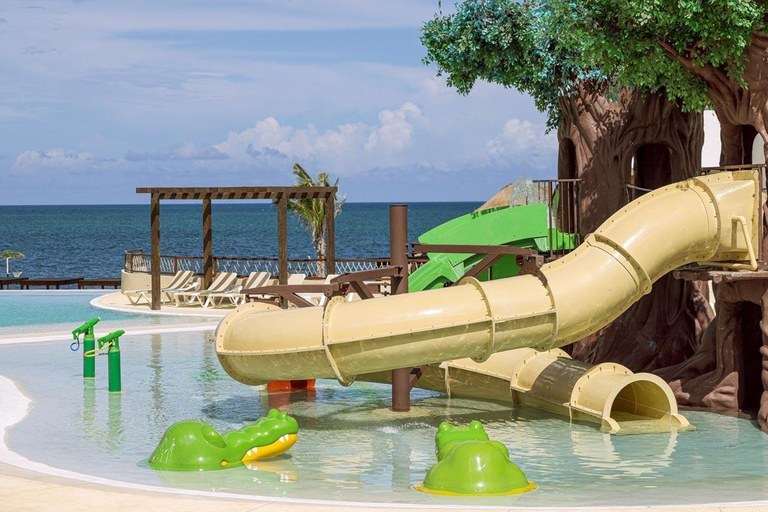 Prywatny transfer z lotniska CUN do ośrodka Sensira Resort