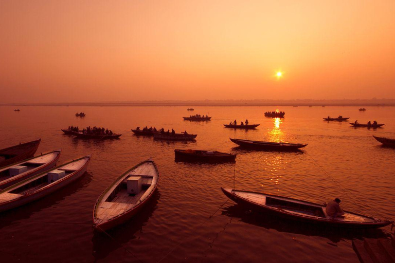Varanasi: giro in barca sul Ganga Aarti al Dashashwamedh GhatVaranasi: giro in barca sul Gange a Dashashwamedh Ghat