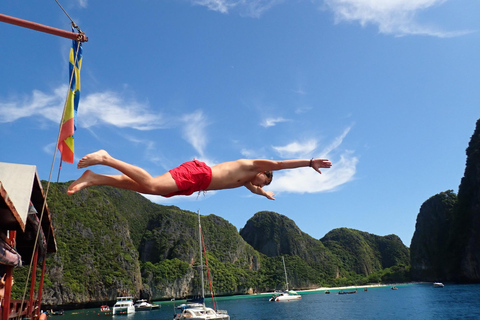 Koh Phi Phi : tour en bateau des pirates avec plongée en apnée et kayak