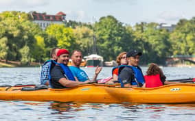 Berlin: Sunset Kayak Tour on Landwehr Canal in Kreuzberg