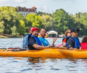 Berlin: Kayaking Tour Kreuzberg - Sunset on Landwehr Canal