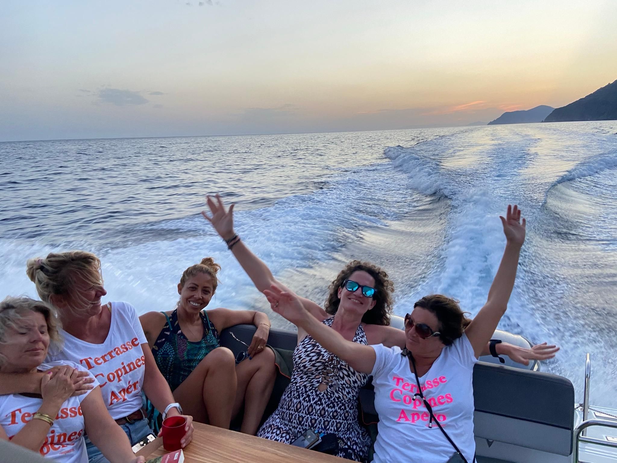 Bootsfahrt bei Sonnenuntergang mit Aperitivo und Schwimmen im Naturpark