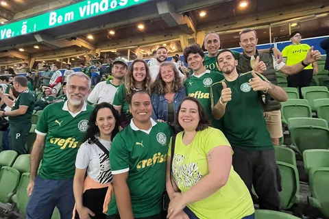 Participe de uma experiência de jogo do Palmeiras com um morador local