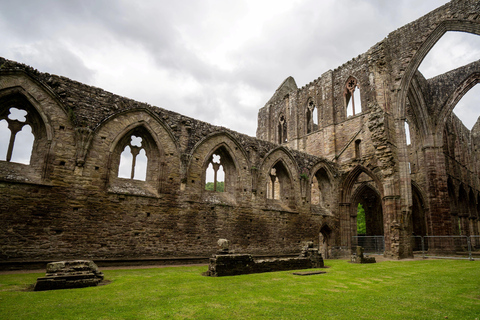 From Bristol: Mountains & Castles of Wales Day Tour