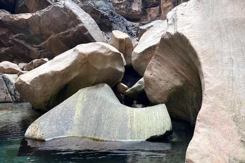 Wadi Lajab Canyon vandringsturVandringstur i Wadi Lajab Canyon