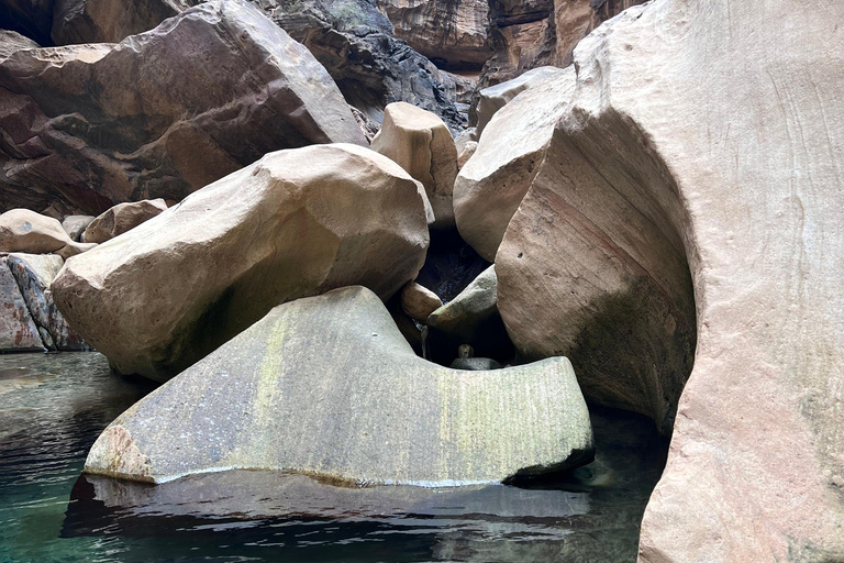 Wadi Lajab Canyon vandringsturVandringstur i Wadi Lajab Canyon