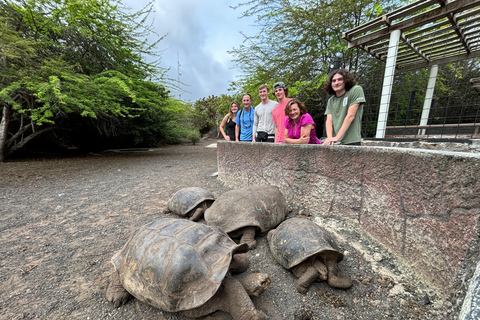 Galápagos Ultimate: 5-Day Adventure Tour with Snorkeling