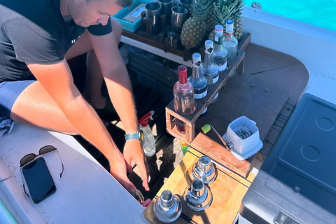 Ze Splitu/Trogiru: Błękitna Laguna i 2 wyspy - pół dnia prywatnieZe Splitu: prywatna półdniowa wycieczka do Błękitnej Laguny i Šolta Nečujam