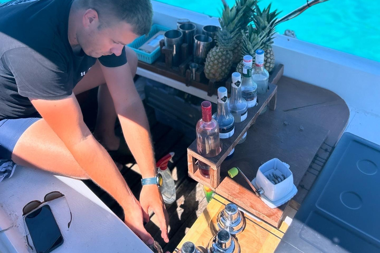 Ze Splitu/Trogiru: Błękitna Laguna i 2 wyspy - pół dnia prywatnieZe Splitu: prywatna półdniowa wycieczka do Błękitnej Laguny i Šolta Nečujam