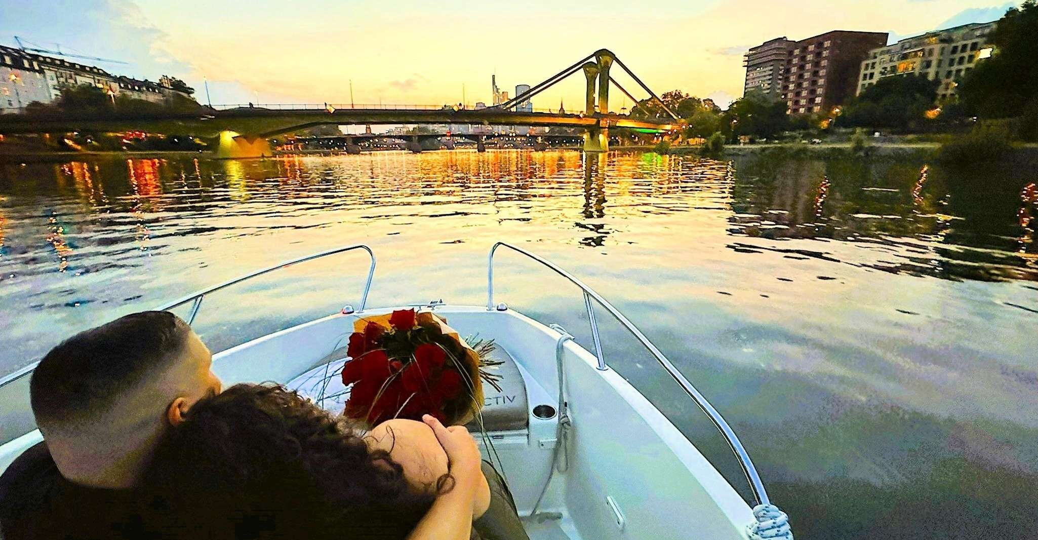 Frankfurt: Private Romantic Skyline Boat Tour