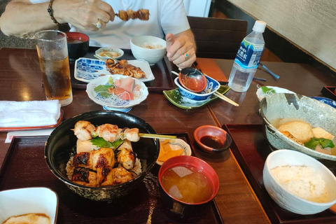 Visita gastronómica histórica y cultural de Asakusa con un guía local