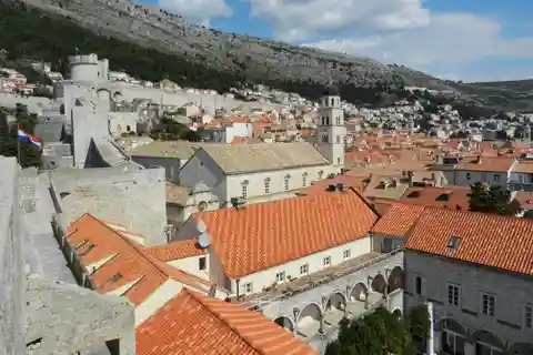 Visite des remparts de Dubrovnik, promenade, anecdotes et sites touristiques
